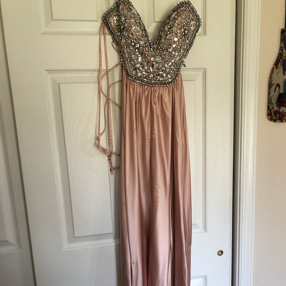 STUNNING PROM DRESS - Picture 2 of 8